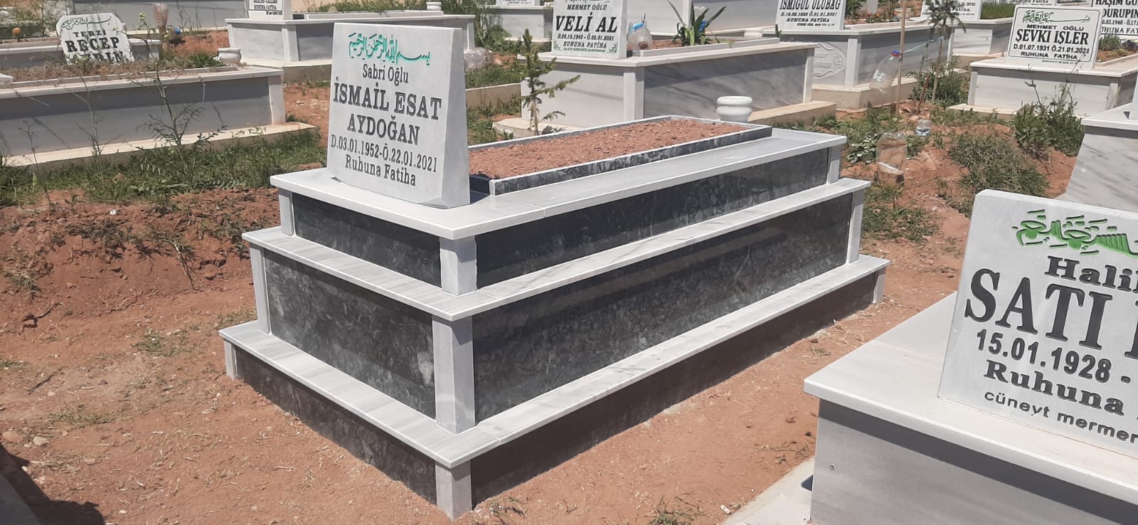 3 Katlı Siyah Beyaz Mermer Mezar