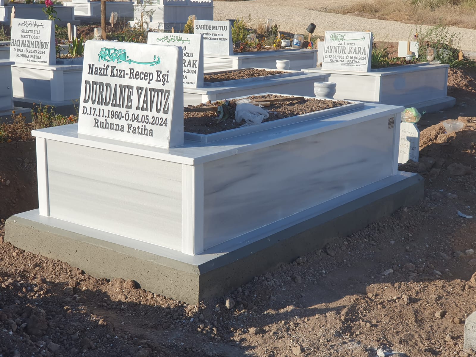 40 cm Yüksekliğinde Mermer Mezar