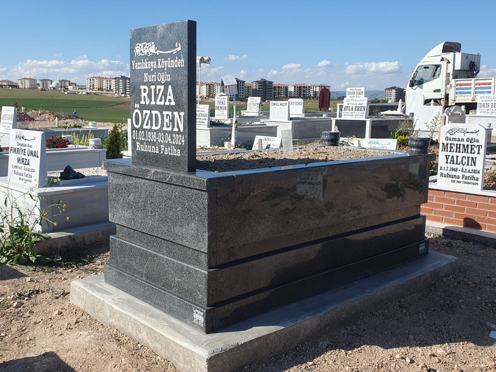 Beta Profilli Siyah Granit Mezar