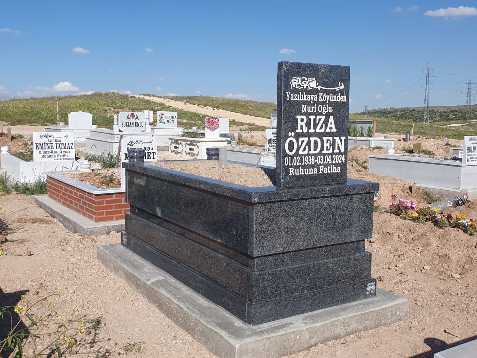 Blok Görünümlü Siyah Granit Mezar