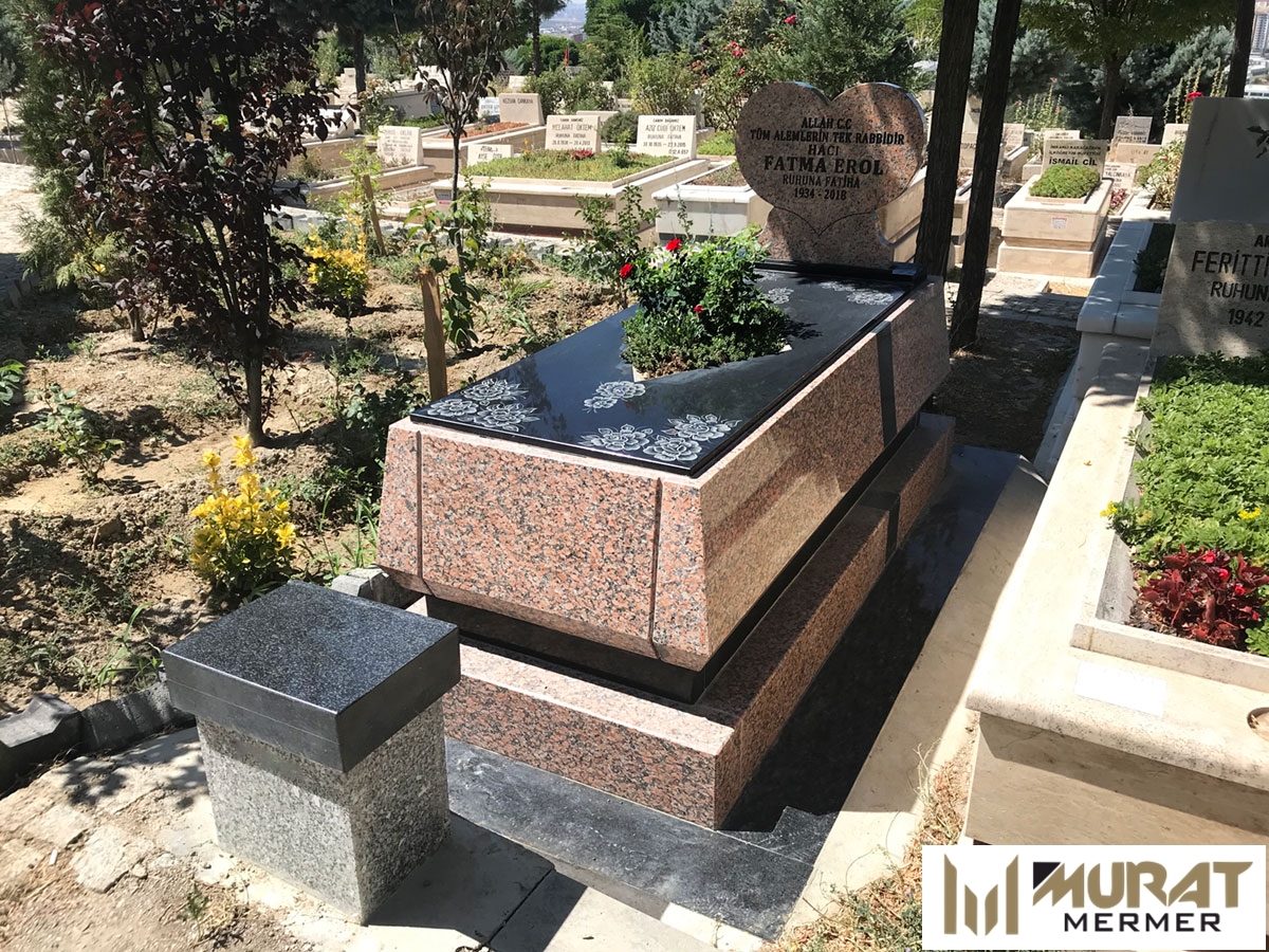 Bordo Siyah Şeritli Üzeri Kapalı Oturma Yerli Mezar