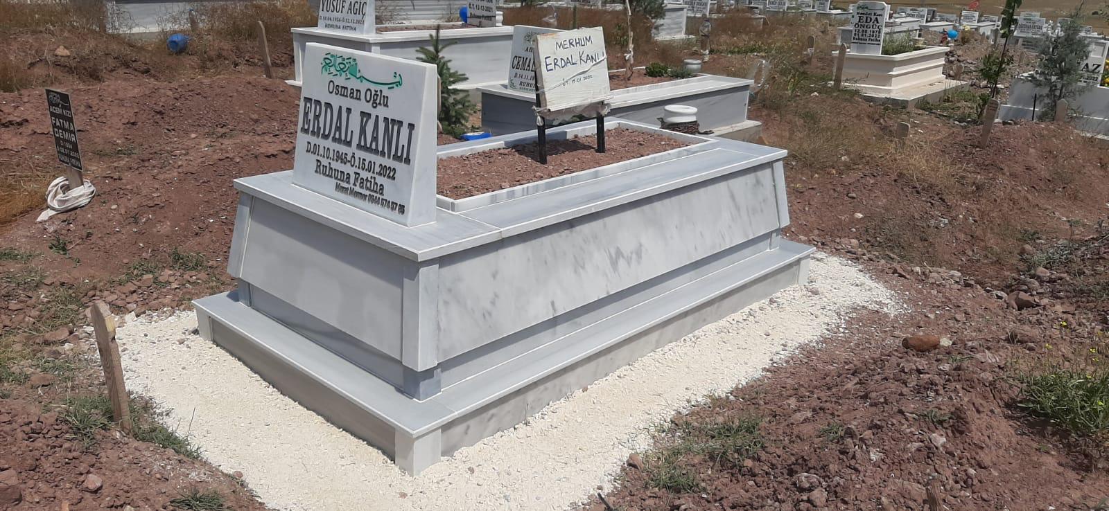 Çift Katlı Konik Mezar