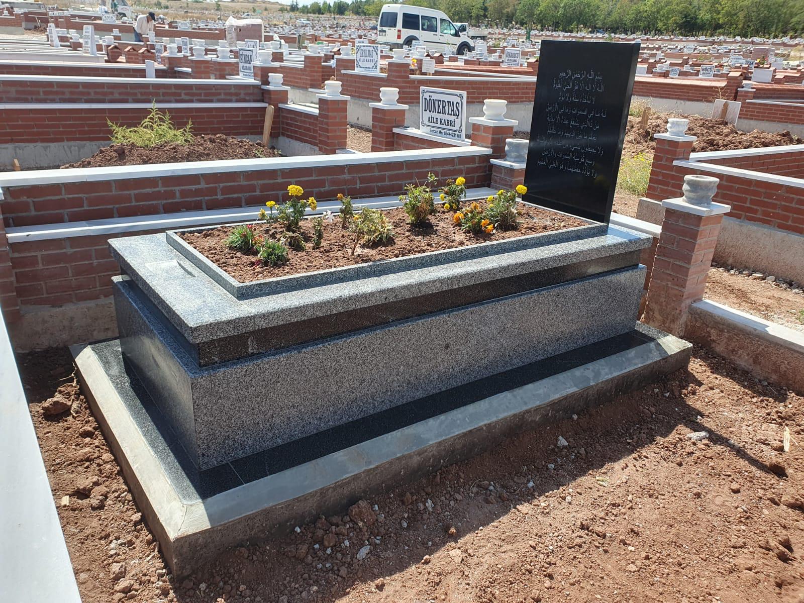 Gri Siyah Şeritli Granit Mezar