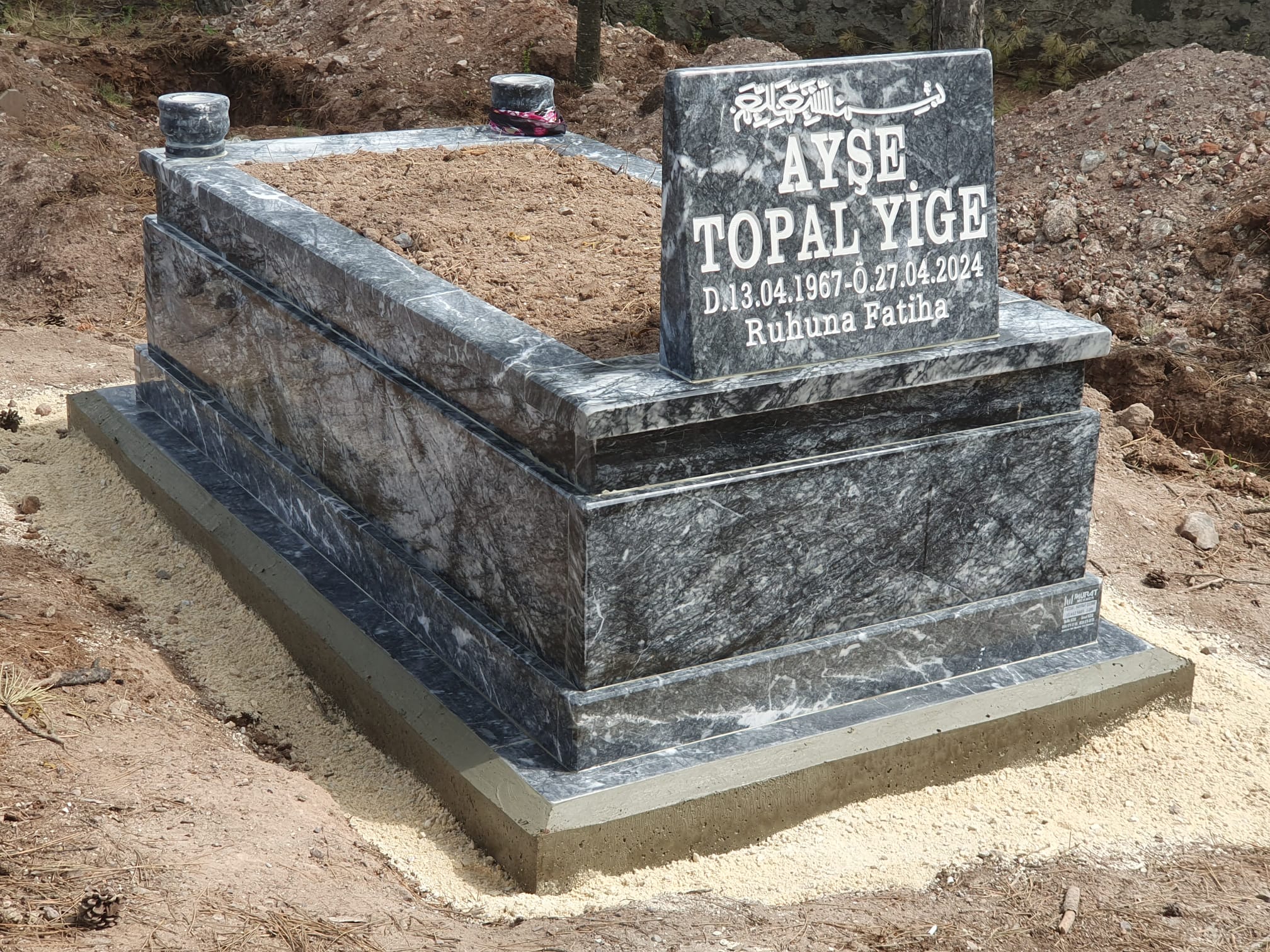 Gümüş Gri Kalın Mezar