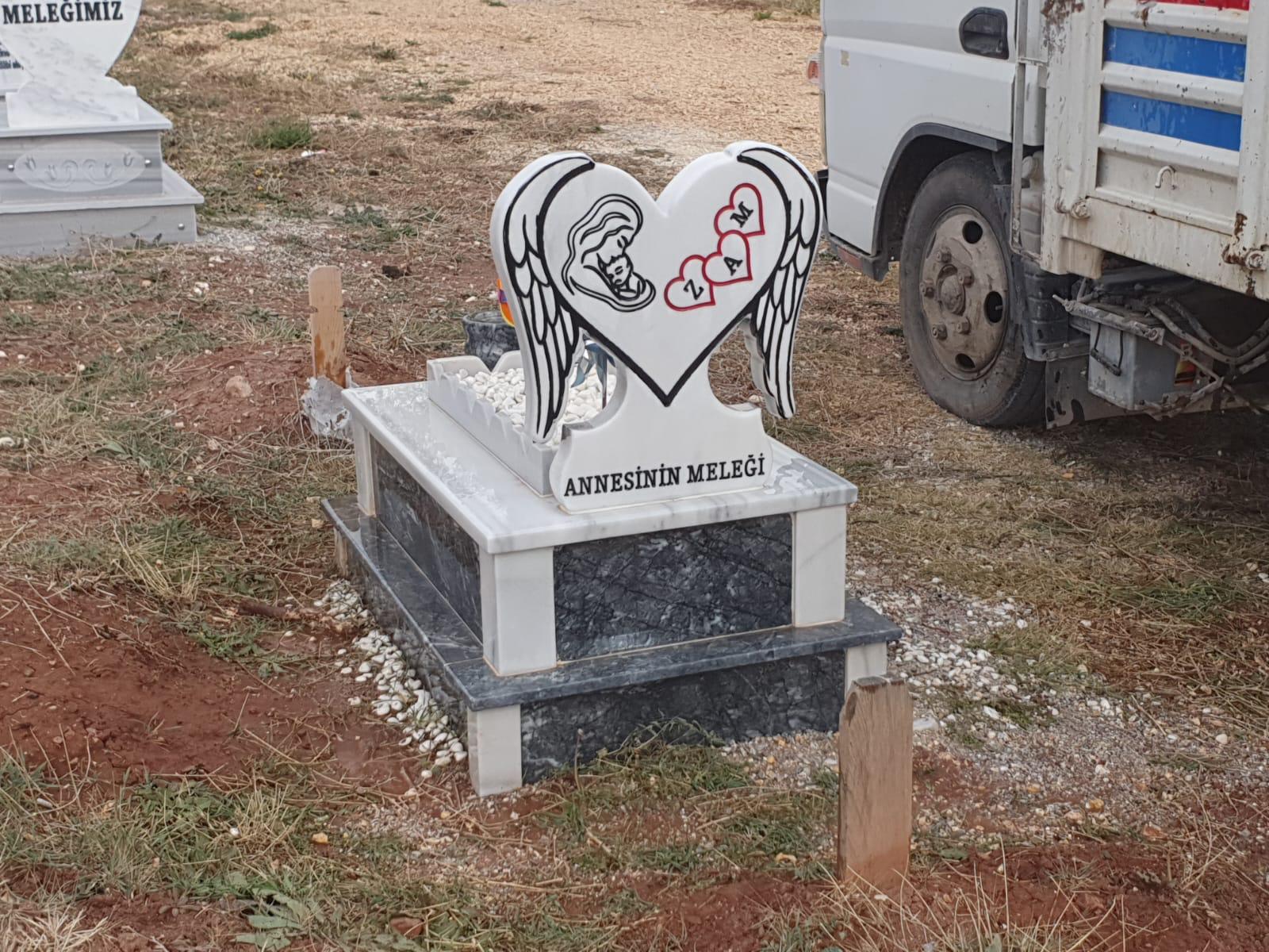 İşlemeli Mezar Taşlı Bebek Mezarı