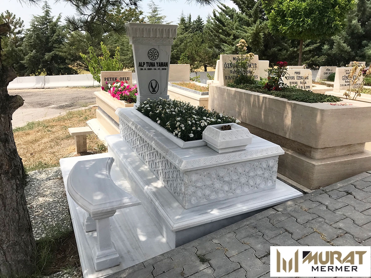 İşlemeli Özel Tasarımlı Kalın Mermer Mezar