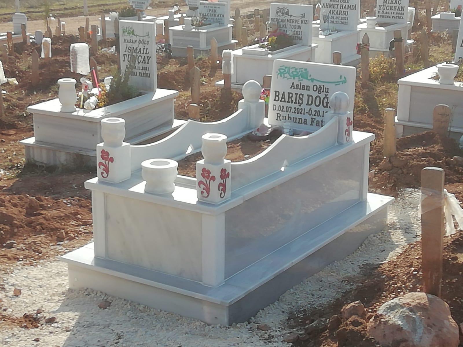 Kafesli Mermer Çocuk Mezarı