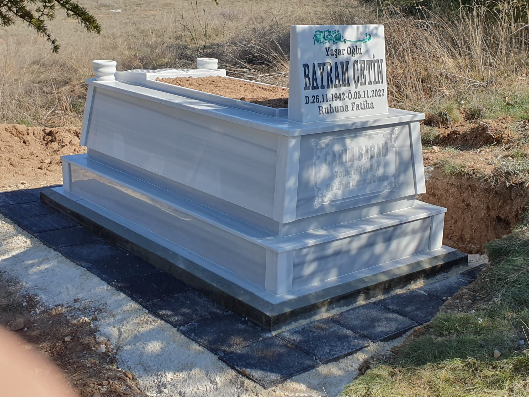 Konik Çift Katlı Mermer Mezar