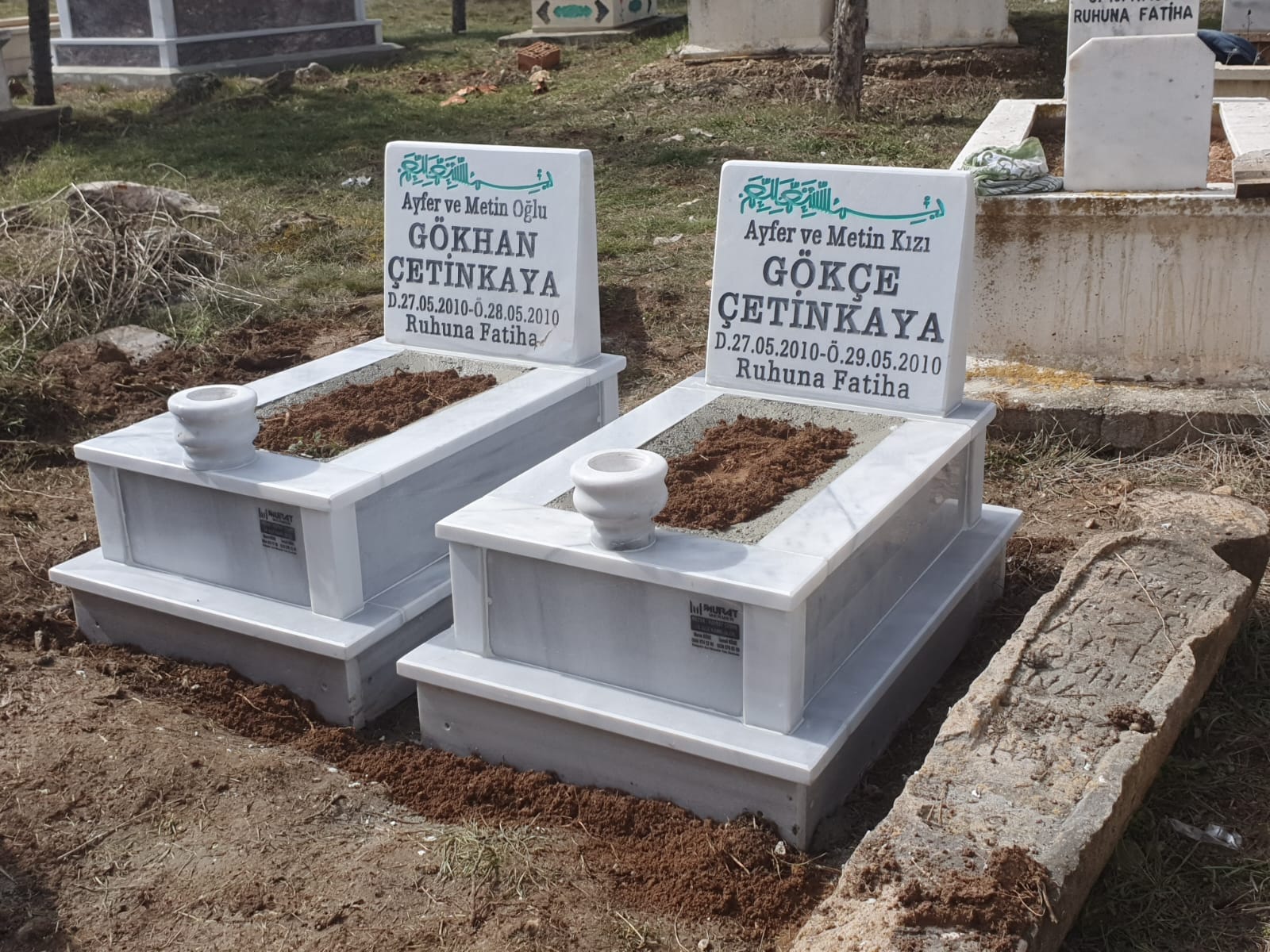 Mermer Bebek Mezarı