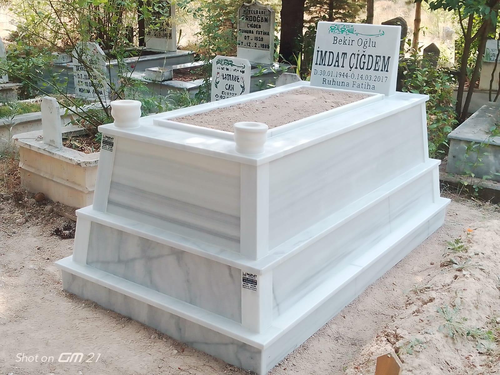 Mermer Üç Katlı Konik Mezar