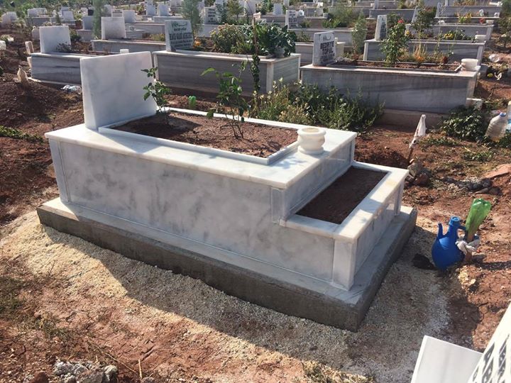 Özel Çiçeklik Bölmeli Mermer Mezar