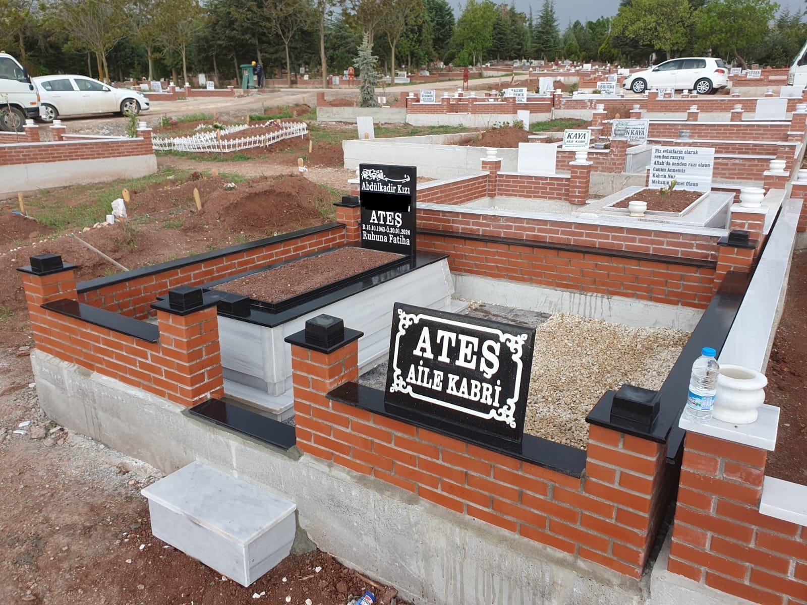 Siyah Granit Kenarlı Aile Duvarı