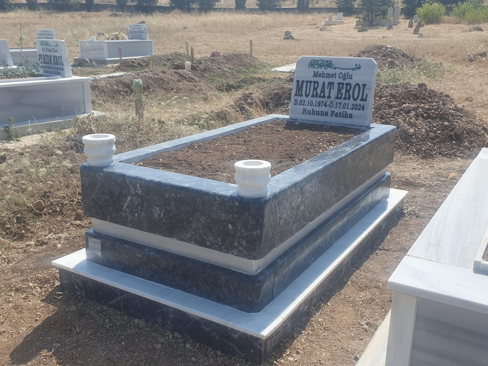 Siyah Mermer Blok Mezar