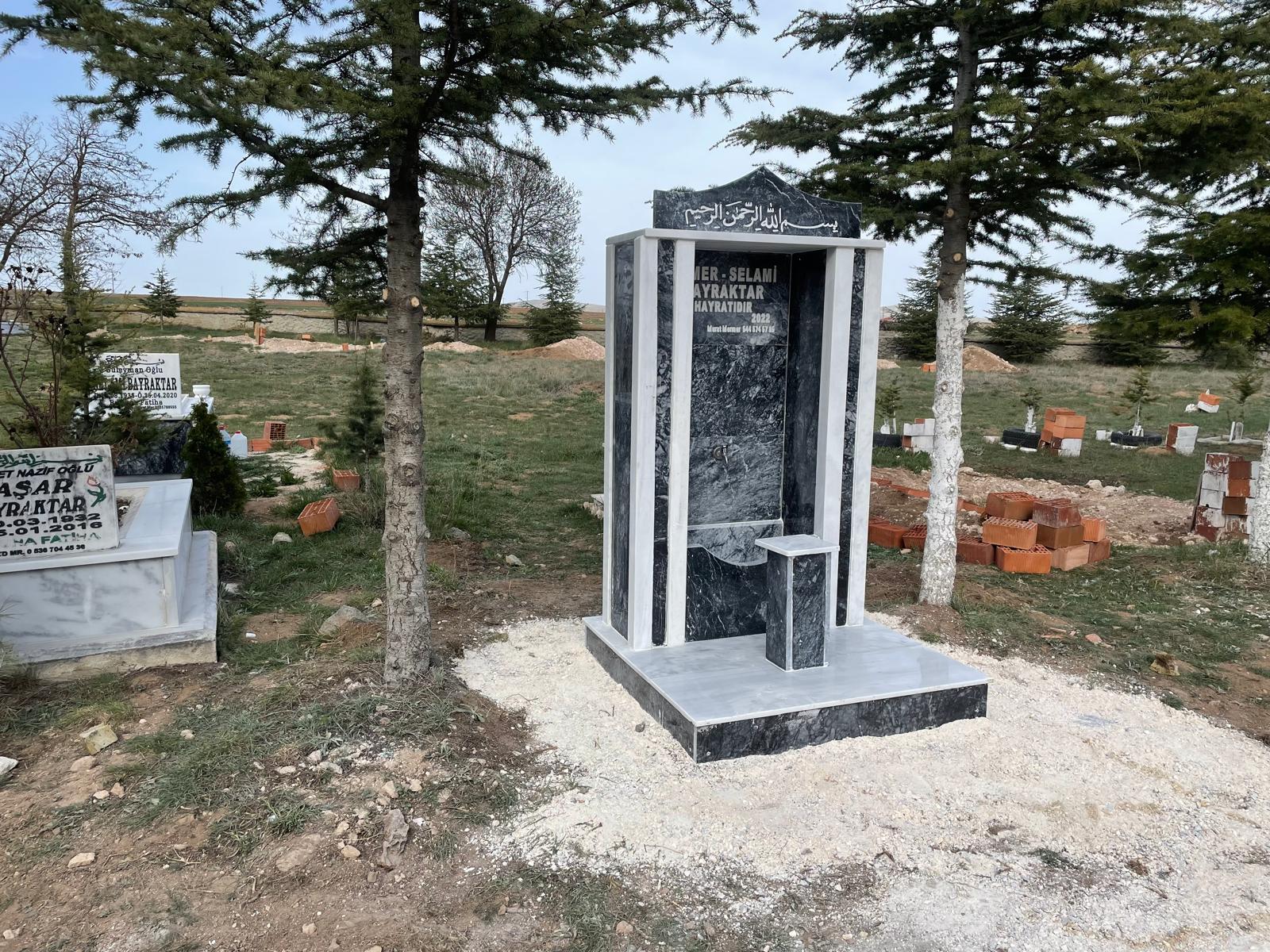 Siyah Mermerden Blok Çeşme Hayrat