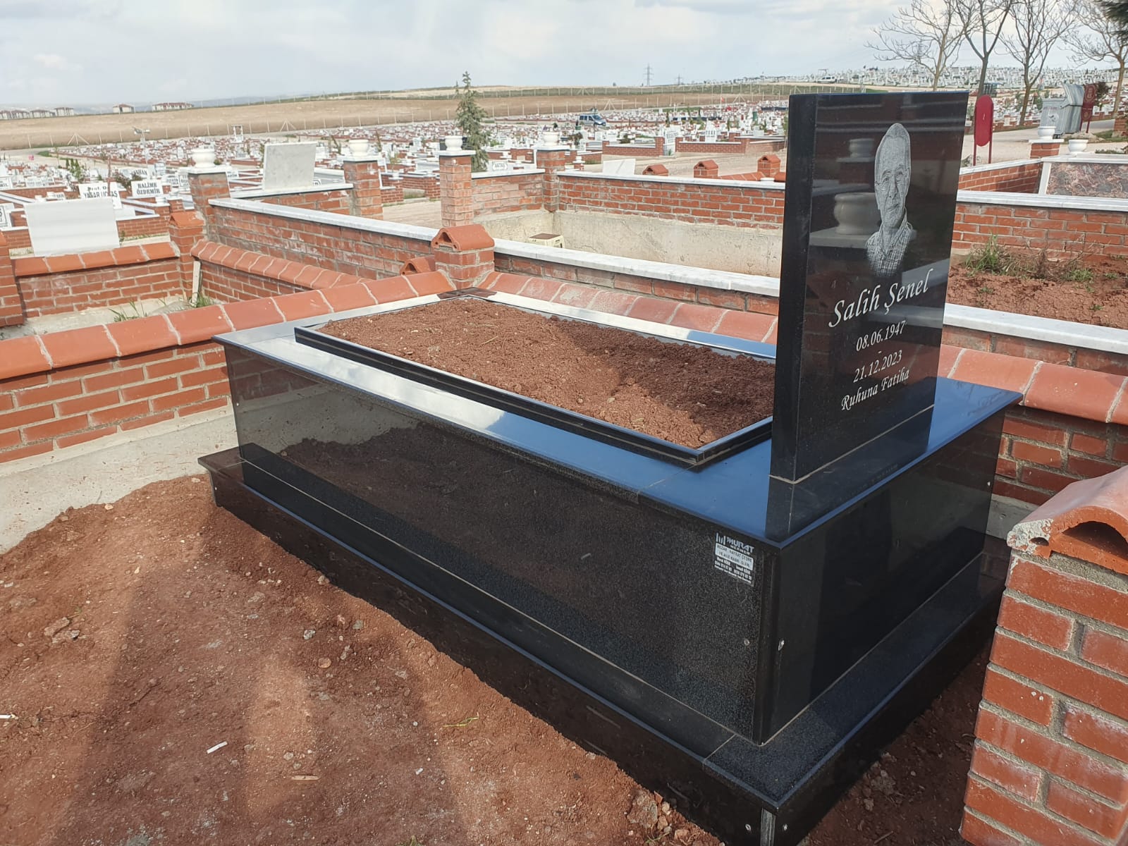 Tek Kişilik Parlak Siyah Granit Mezar