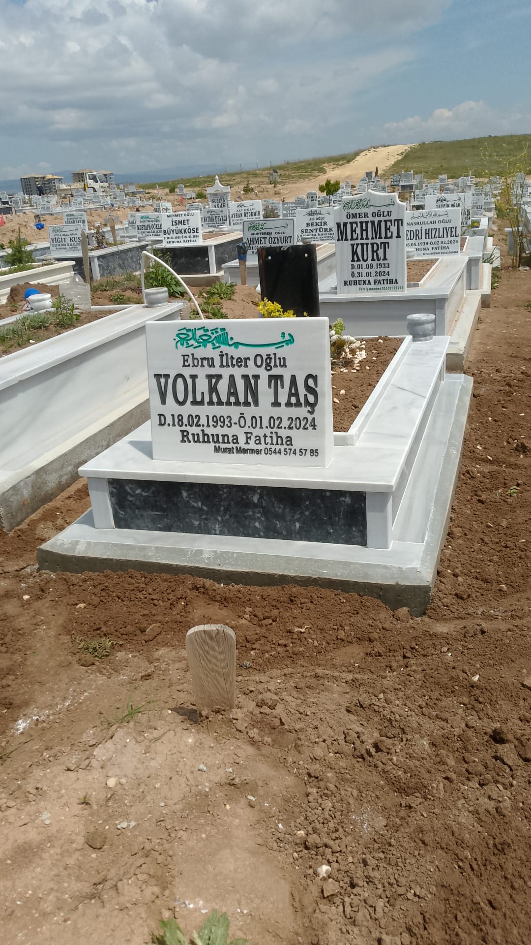 Tekli Siyah Mermer Mezar