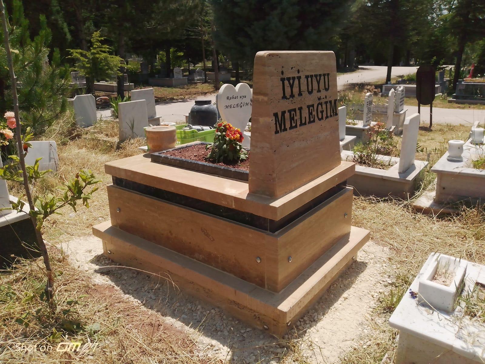 Traverten Çocuk Mezarı