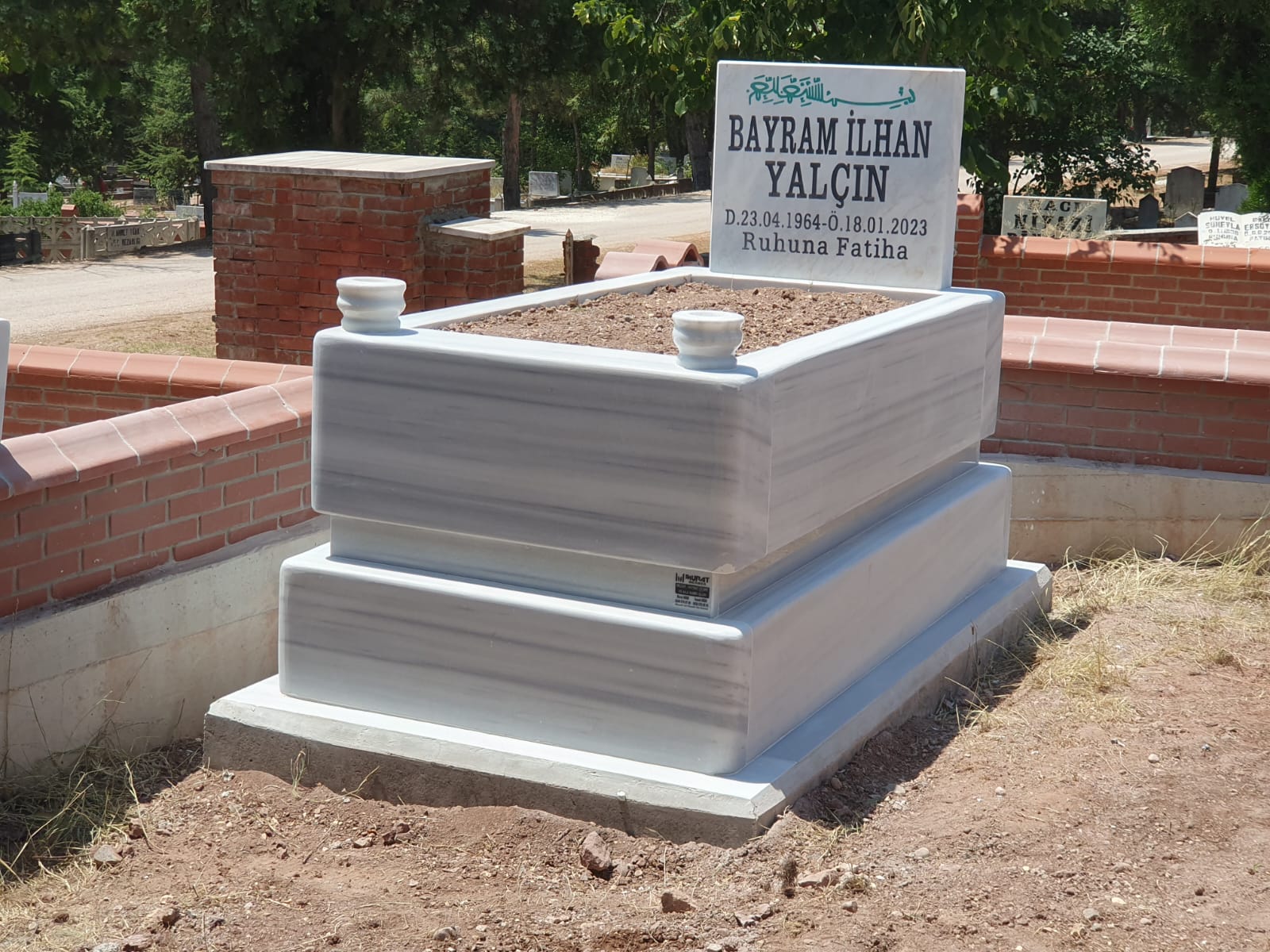 Yüksek Blok Mermer Mezar