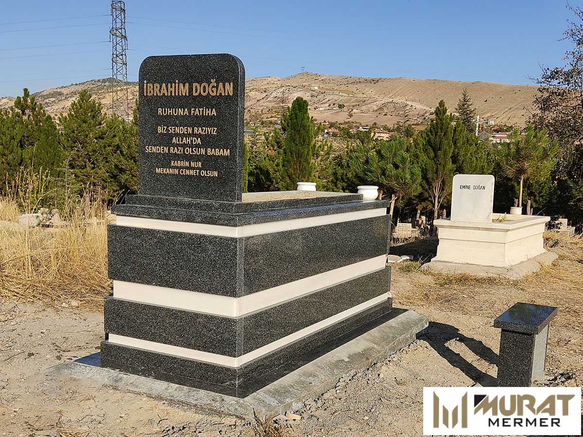 Yüksek Blok Siyah Granit Mezar